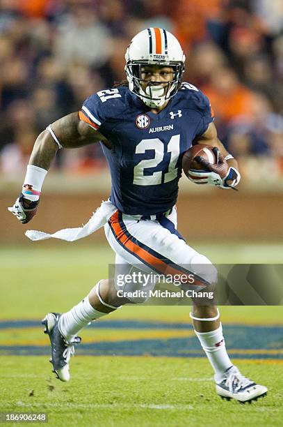 Running back Tre Mason of the Auburn Tigers runs downfield during their game against the Florida Atlantic Owls on October 26, 2013 at Jordan-Hare...