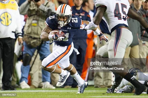 Running back Tre Mason of the Auburn Tigers runs downfield during their game against the Florida Atlantic Owls on October 26, 2013 at Jordan-Hare...