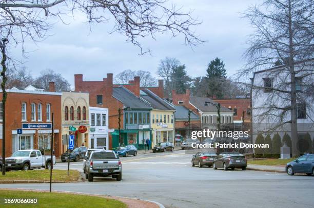 main street, concord, massachusetts, usa - concord massachusetts photos et images de collection