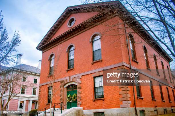 town house, concord, massachusetts, usa - concord massachusetts photos et images de collection