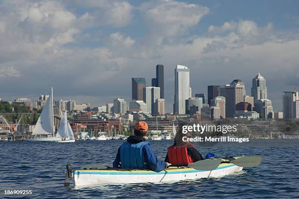 Kayaking In Seattle Kayak Lake Washington Photos et images de collection - Getty Images