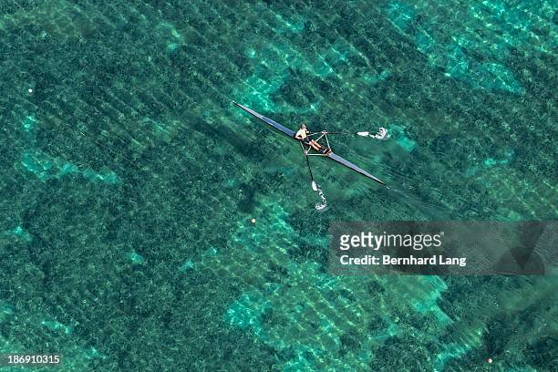 aerial view of a rower - single scull stockfoto's en -beelden