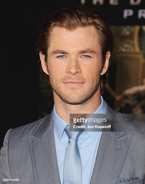 Actor Chris Hemsworth arrives at the Los Angeles Premiere "Thor: The Dark World" at the El Capitan Theatre on November 4, 2013 in Hollywood,...