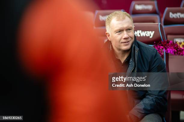 Paul Scholes looks on prior to the Premier League match between West Ham United and Manchester United at London Stadium on December 23, 2023 in...