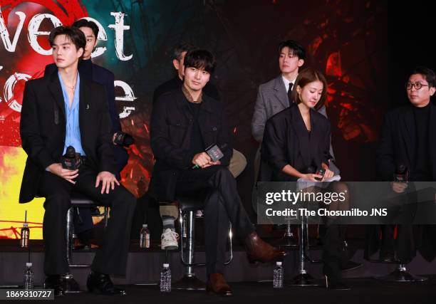 Actor Song Kang, Lee Jin-uk, Lee Si-young, Kim Mu-yeol and director Lee Eung-bok attend the press conference for Netflix series 'Sweet Home' at...