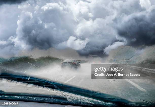 American Car Raining 9,546 Car Rain Storm Stock Photos, High-Res Pictures, and Images ...