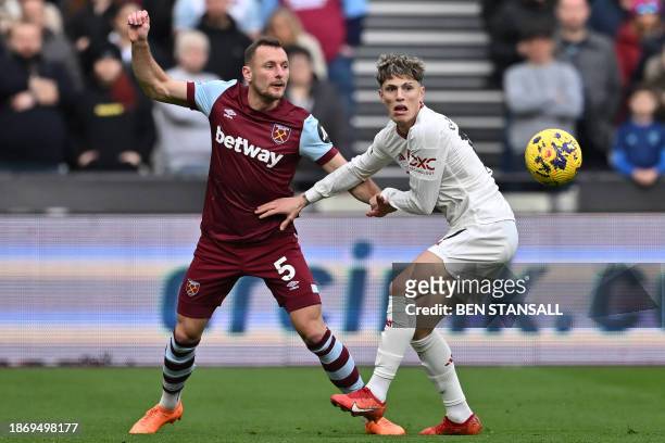 West Ham United's Czech defender Vladimir Coufal vies with Manchester United's Argentinian midfielder Alejandro Garnacho during the English Premier...
