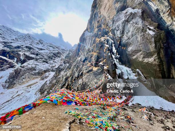 tibetan prayer flags on icefall - icefall stock pictures, royalty-free photos & images