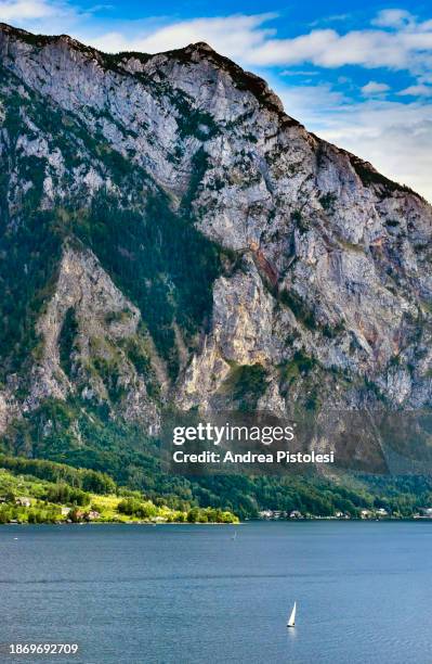 attersee lake in salzkammergut, austria - attersee stock-fotos und bilder