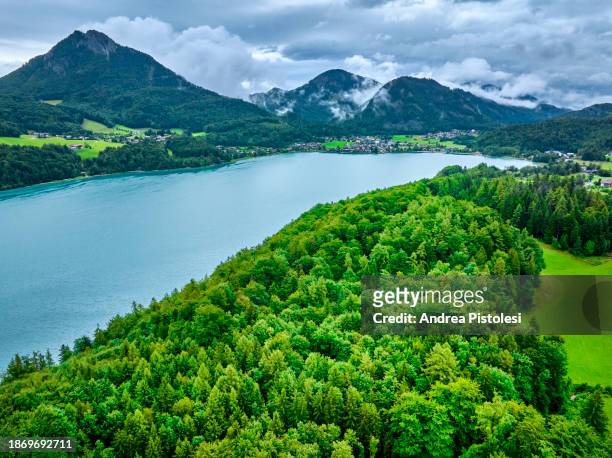 fuschl lake in salzkammergut, austria - fuschlsee stock-fotos und bilder