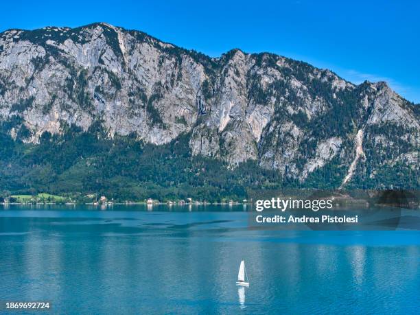attersee lake in salzkammergut, austria - attersee stock-fotos und bilder