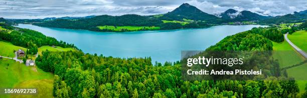 fuschl lake in salzkammergut, austria - fuschlsee stock-fotos und bilder