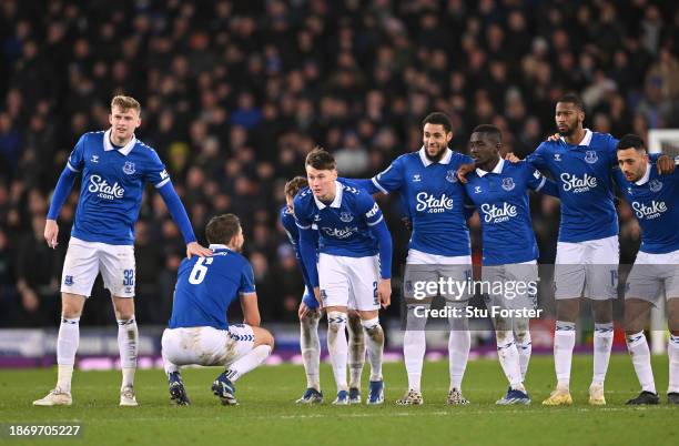 Players of Everton watch the penalty shoot out bar James Tarkowski who looks away during the Carabao Cup Quarter Final match between Everton and...