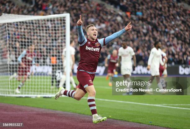 West Ham United's Jarrod Bowen celebrates scoring his side's first goal during the Premier League match between West Ham United and Manchester United...