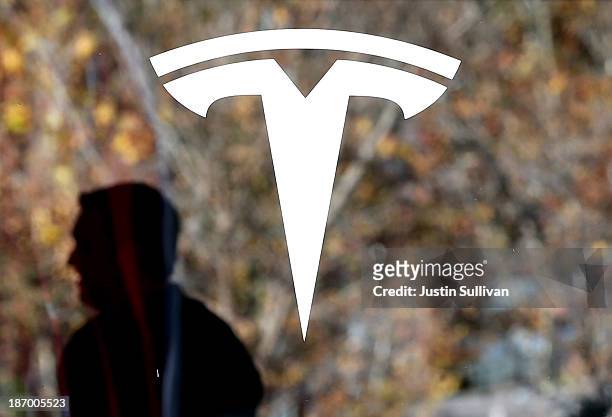 The Tesla logo is displayed at a Tesla showroom on November 5, 2013 in Palo Alto, California. Tesla will report third quarter earnings today after...