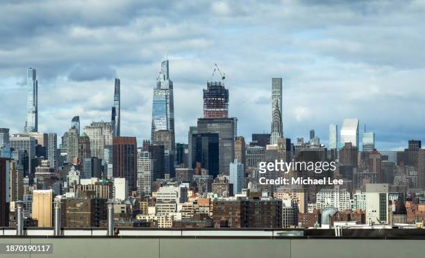 cloudy skyline view of midtown manhattan - new york vacation rooftop stock pictures, royalty-free photos & images