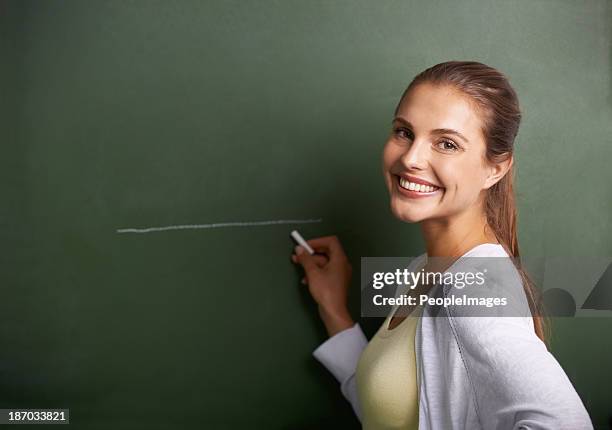 pronto para enriquecer as mentes jovens - green chalkboard - fotografias e filmes do acervo