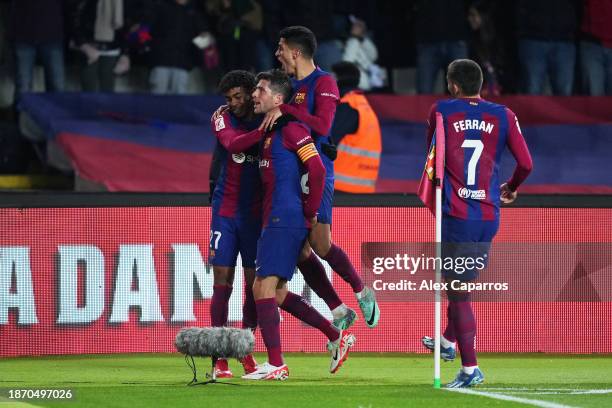 Sergi Roberto of FC Barcelona celebrates with teammates after scoring their team's third goal during the LaLiga EA Sports match between FC Barcelona...