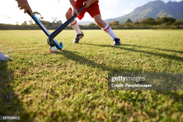 mit seiner aufnahme. - hockeyspieler stock-fotos und bilder