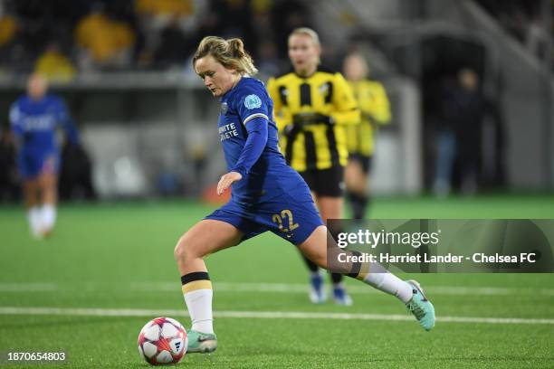 Erin Cuthbert of Chelsea scores her team's second goal during the UEFA Women's Champions League group stage match between BK Häcken FF and Chelsea FC...