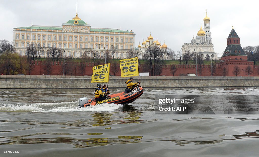 RUSSIA-ENVIRONMENT-GREENPEACE-PROTEST