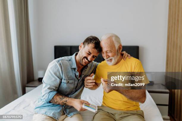senior man taking pills - condição imagens e fotografias de stock