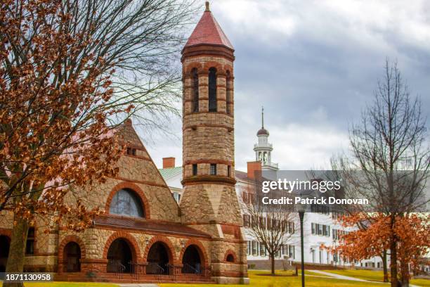 rollins chapel and dartmouth hall, dartmouth college, hanover, nh - dartmouth college imagens e fotografias de stock