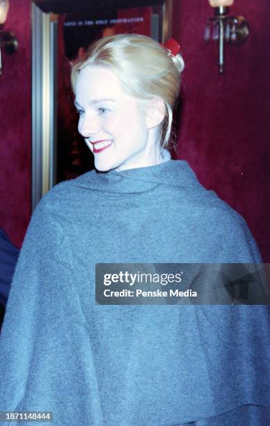 Laura Linney attends the local premiere of "Shakespeare in Love" at the Ziegfeld Theatre in New York City on December 3, 1998.