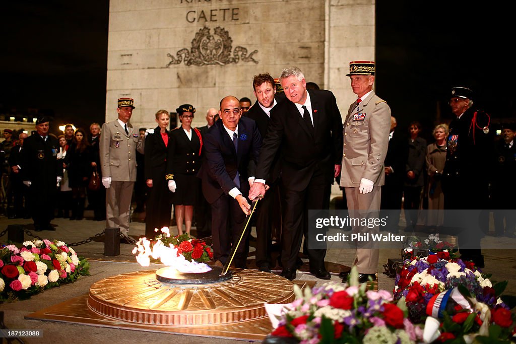 New Zealand All Blacks Visit Tomb Of Unknown Soldier In Paris