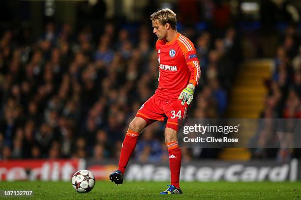 Goalkeeper Timo Hildebrand of Schalke controls the ball during the UEFA Champions League Group E match between Chelsea and FC Schalke 04 at Stamford...