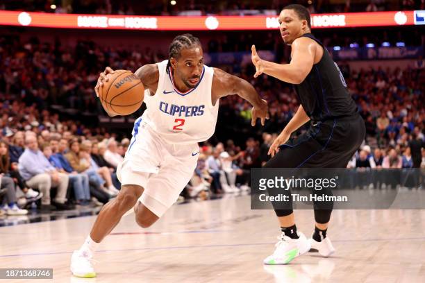 Kawhi Leonard of the LA Clippers drives to the basket against Grant Williams of the Dallas Mavericks in the second at American Airlines Center on...