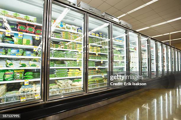 frozen section of grocery store - refrigerated section supermarket stock pictures, royalty-free photos & images