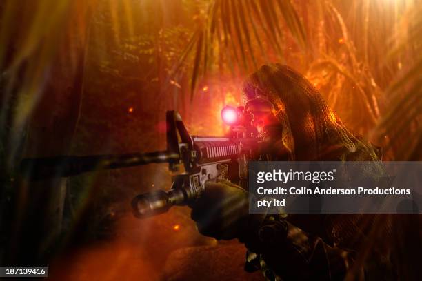 caucasian soldier searching with gun - pre game stockfoto's en -beelden