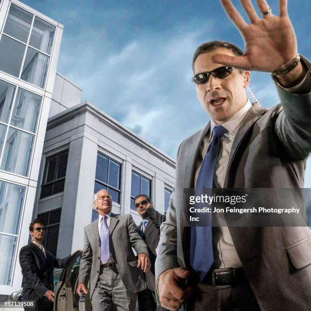 secret service worker protecting official - secret service agent stock pictures, royalty-free photos & images