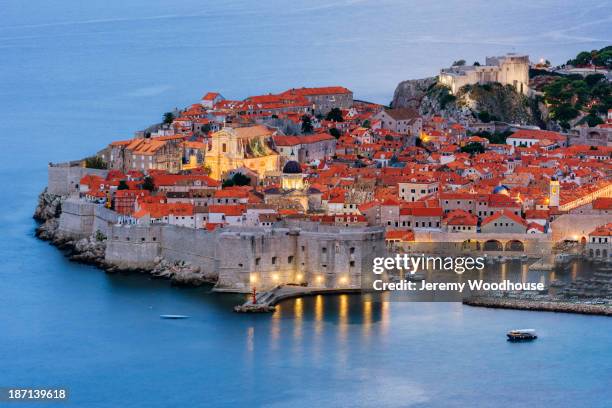 dubrovnik city skyline at dawn, dalmatia, croatia - dubrovnik fotografías e imágenes de stock