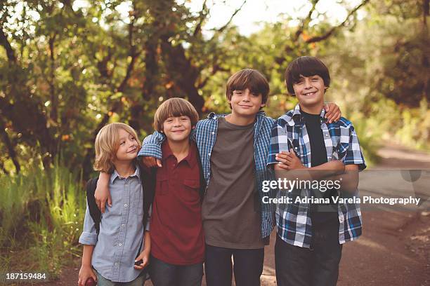 school days - broers en zussen stockfoto's en -beelden