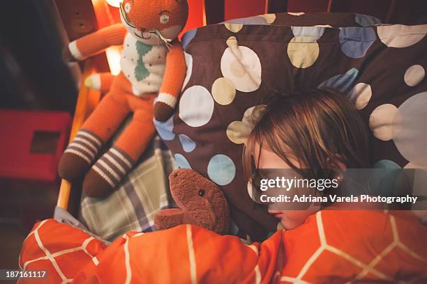 goodnight noises everywhere - solo bambini maschi foto e immagini stock