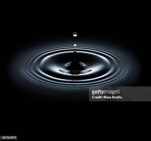 water drop making ripple on black background - rippled stock pictures, royalty-free photos & images