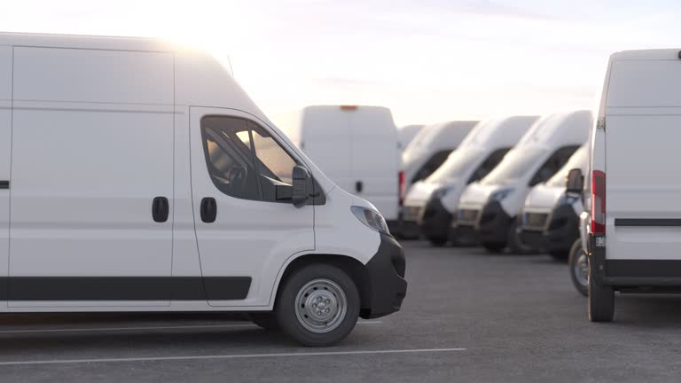 https://media.gettyimages.com/id/1871755097/video/express-delivery-shipping-service-concept-delivery-vans-in-a-row-in-the-rays-of-sunset-or.jpg?b=1&s=640x640&k=20&c=TeFTqGlS2kBzT1Ux5o2D56ARWv_I6-cExiBtAJiG8Ks=