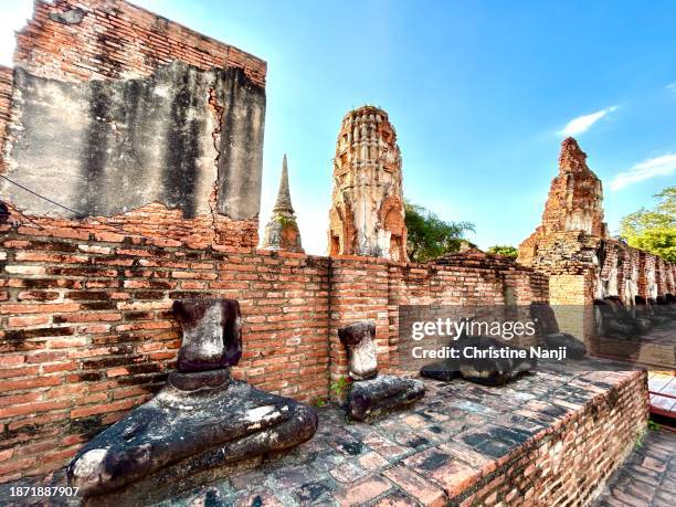 wat mahathat, ayuthaya, thailand - wat phra mahathat stock pictures, royalty-free photos & images