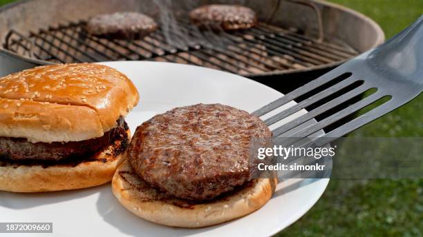 burger on plate - spatula stock pictures, royalty-free photos & images