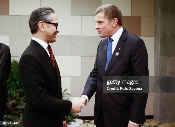 Indonesian Minister of Foreign Affairs Marty Natalegawa shakes hands with Secretary of State for Wales David Jones at a bilateral meeting during the...