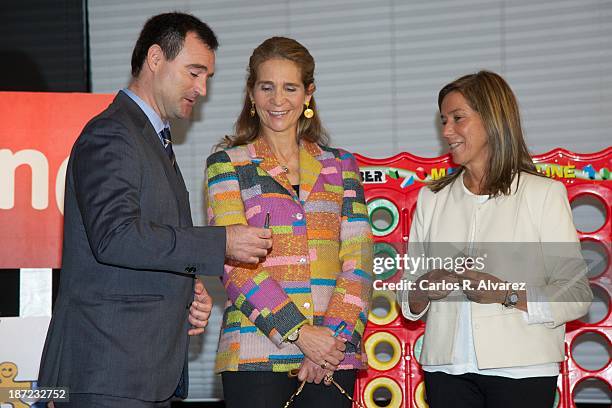 President of "Crecer Jugando" Foundation Jose Antonio Pastor, Princess Elena of Spain and Minister of Health, Social services and Equality Ana Mato...