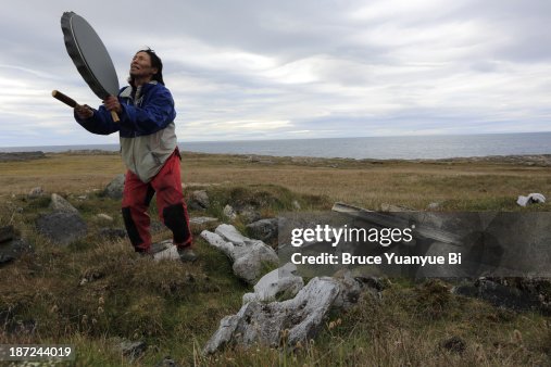 Inuit Drum Dance High-Res Stock Photo - Getty Images