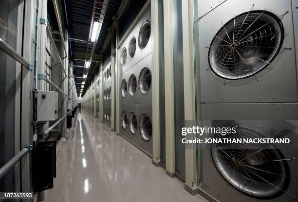 Data Server Romm Facebook 111 Facebook Server Room Stock Photos, High-Res Pictures, and Images ...