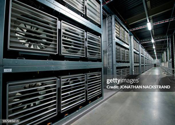 Data Server Romm Facebook 123 Facebook Server Room Stock Photos, High-Res Pictures, and Images ...