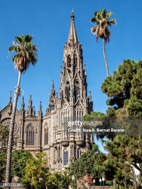 facade of the arucas church on the island of gran canaria, spain. - tejeda - fotografias e filmes do acervo