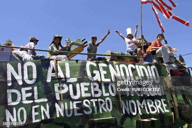 Anti-war demonstrators are seen in the streets of San Salvador, El Salvador 02 April 2003. Salvadoreños que protestan contra la invasion de Estados...