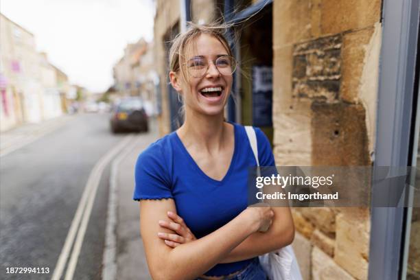 portrait of a teenage girl walking in a small village in cotswolds, gloucestershire, united kingdom - aparelho dentário imagens e fotografias de stock