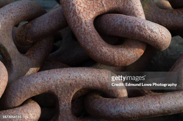 graphic detail shot of a rusty anchor chain. - anchor chain stock pictures, royalty-free photos & images